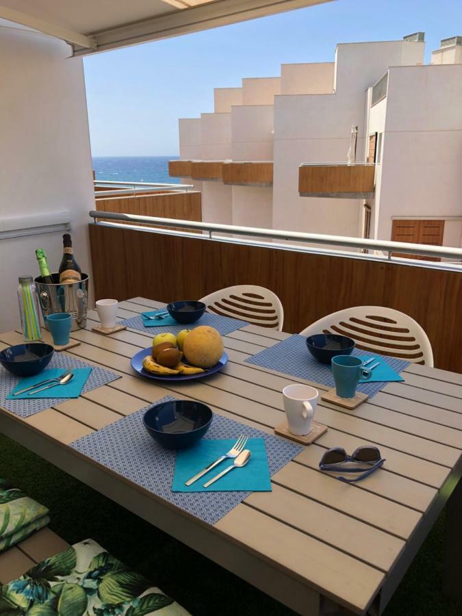 Luxury Beachfront Penthouse Apartment *