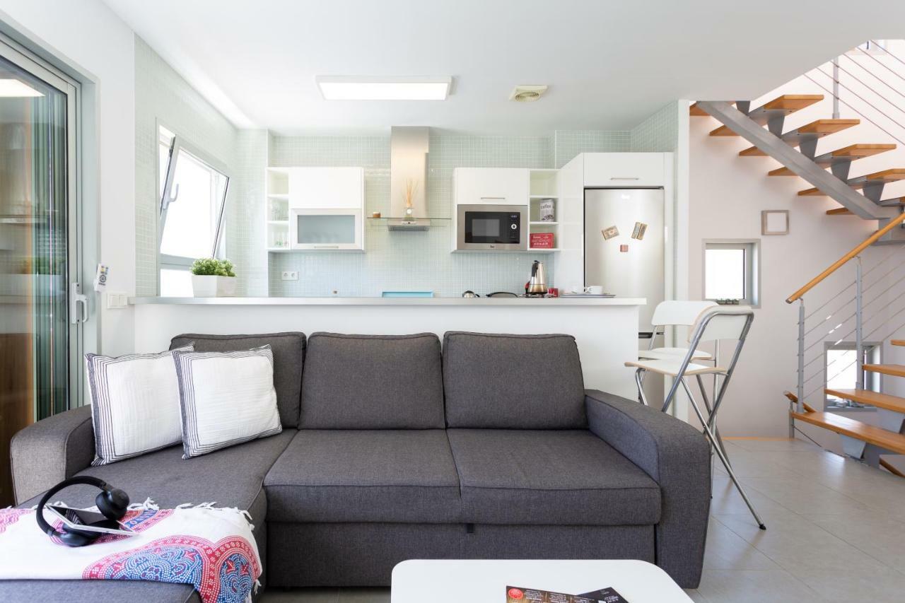 Luxury Beachfront Penthouse Apartment *